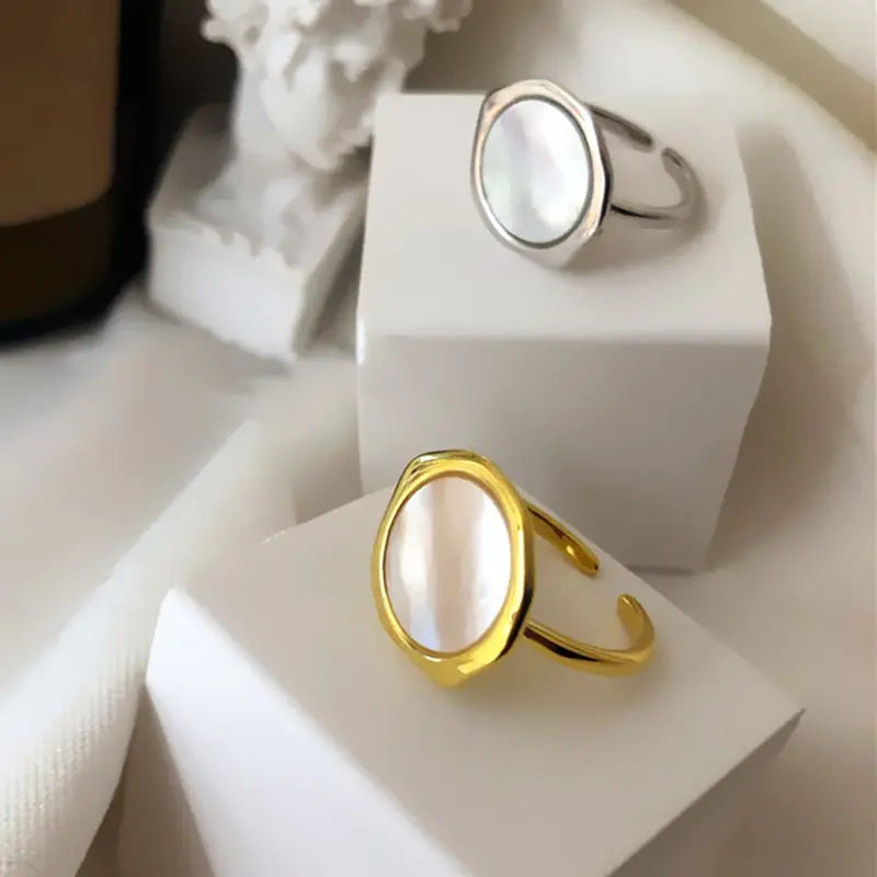 Geometric Circular Ring with Niche Design for Elegance