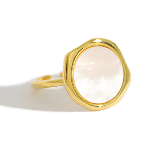 Geometric Circular Ring with Niche Design for Elegance